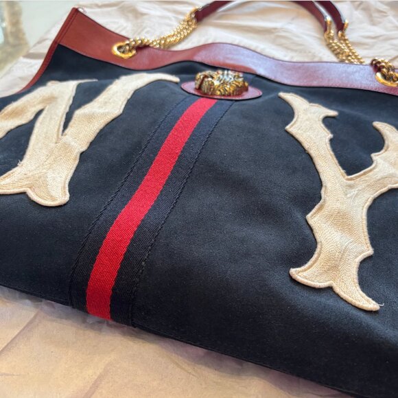 Gucci X MLB Suede NY Yankees Rajah Chain Dark Blue and Red Large Tote Bag - Picture 5 of 16
